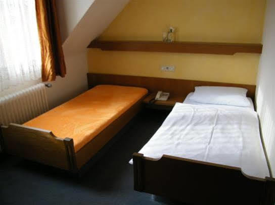 Gaestehaus Ruh - Non-Smoking Freiburg im Breisgau Buitenkant foto